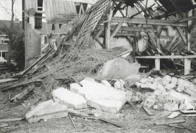 605988 Gezicht op een gedeelte van de boerderij Geitestein (Daalseweg 128) te Utrecht, tijdens de sloop.